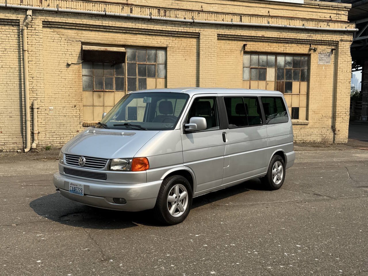 Used 2003 Volkswagen Eurovan MV FWD image 2