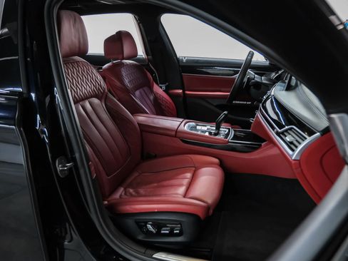 Used 2018 BMW M760i xDrive image 38