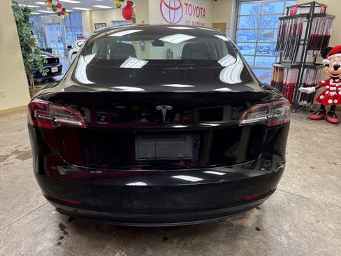Used 2019 Tesla Model 3 Standard Range Plus image 9