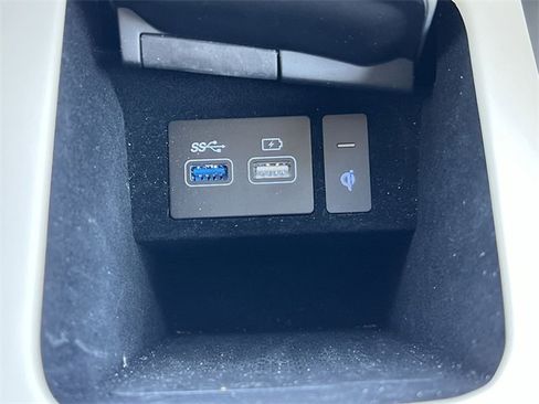 Used 2024 Genesis GV70 2.5T w/ Advanced Package image 18