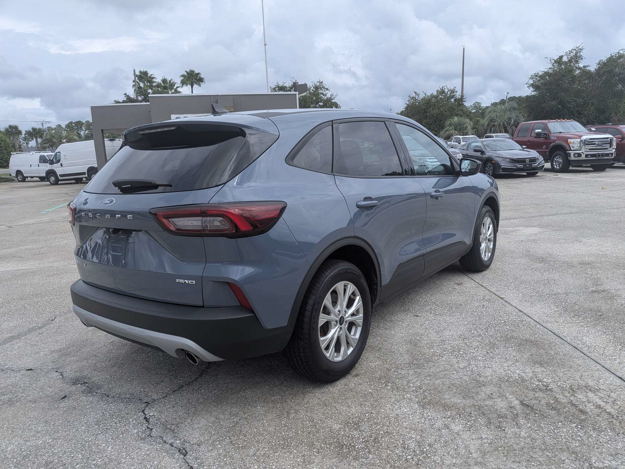 Used 2025 Ford Escape Active AWD/4WD image 4