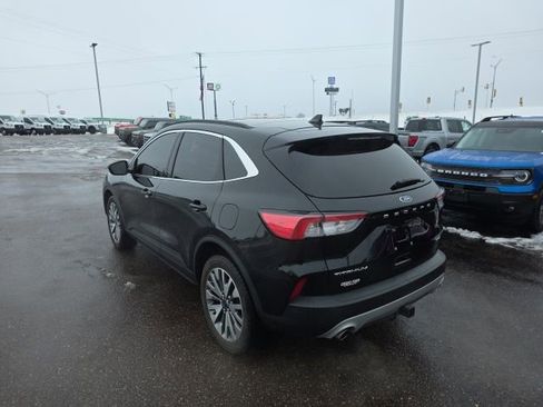 Certified 2022 Ford Escape Titanium w/ Class II Trailer Tow Package image 5