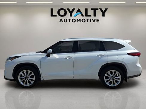 Used 2022 Toyota Highlander Limited image 2