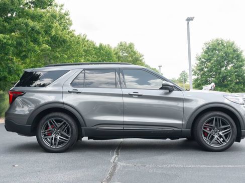 Used 2025 Ford Explorer ST-Line w/ Premium Package RWD image 12