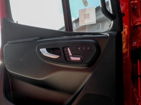 Used 2025 Mercedes-Benz Sprinter 2500 image 14