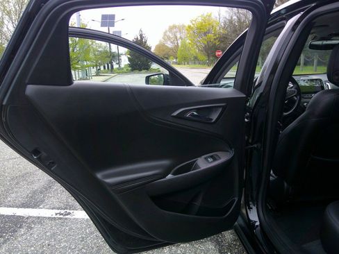 Used 2017 Chevrolet Malibu LT w/ Leather Package FWD image 40