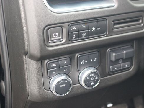 Used 2023 GMC Yukon SLT w/ SLT Premium Package image 21