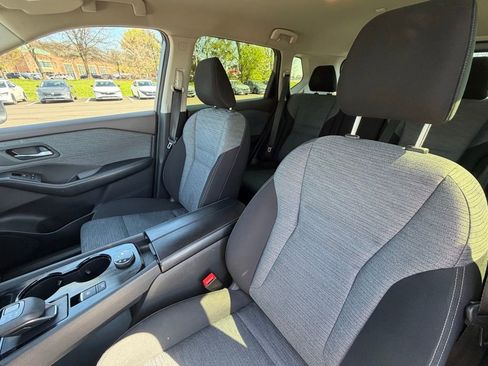 Used 2023 Nissan Rogue SV image 7