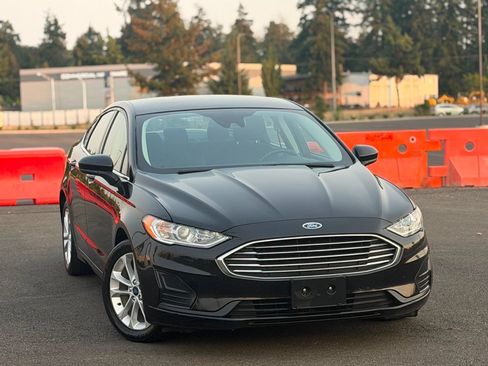 Used 2020 Ford Fusion SE FWD image 2
