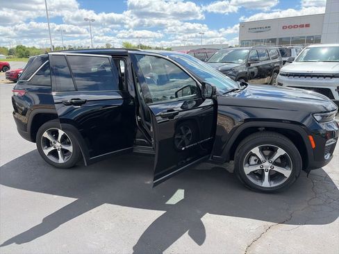 Used 2023 Jeep Grand Cherokee Limited AWD/4WD image 7