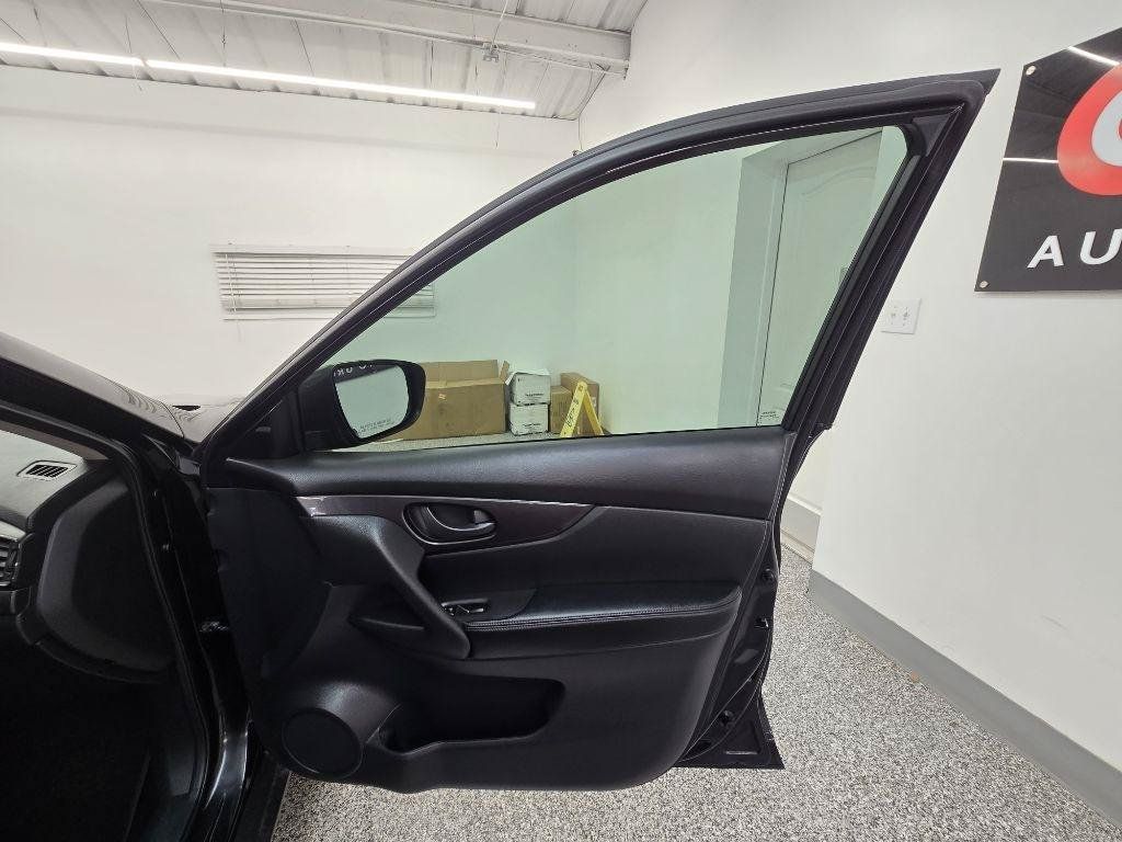 Used 2020 Nissan Rogue S FWD image 31