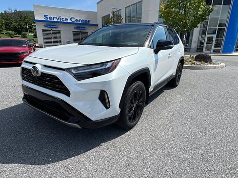Used 2025 Toyota RAV4 XSE w/ Advanced Technology Package AWD/4WD image 8