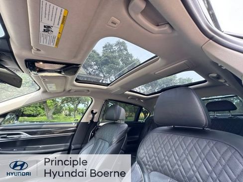 Used 2021 BMW 740i w/ Premium Package RWD image 14