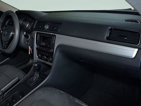 Used 2017 Volkswagen Passat 1.8T S image 17