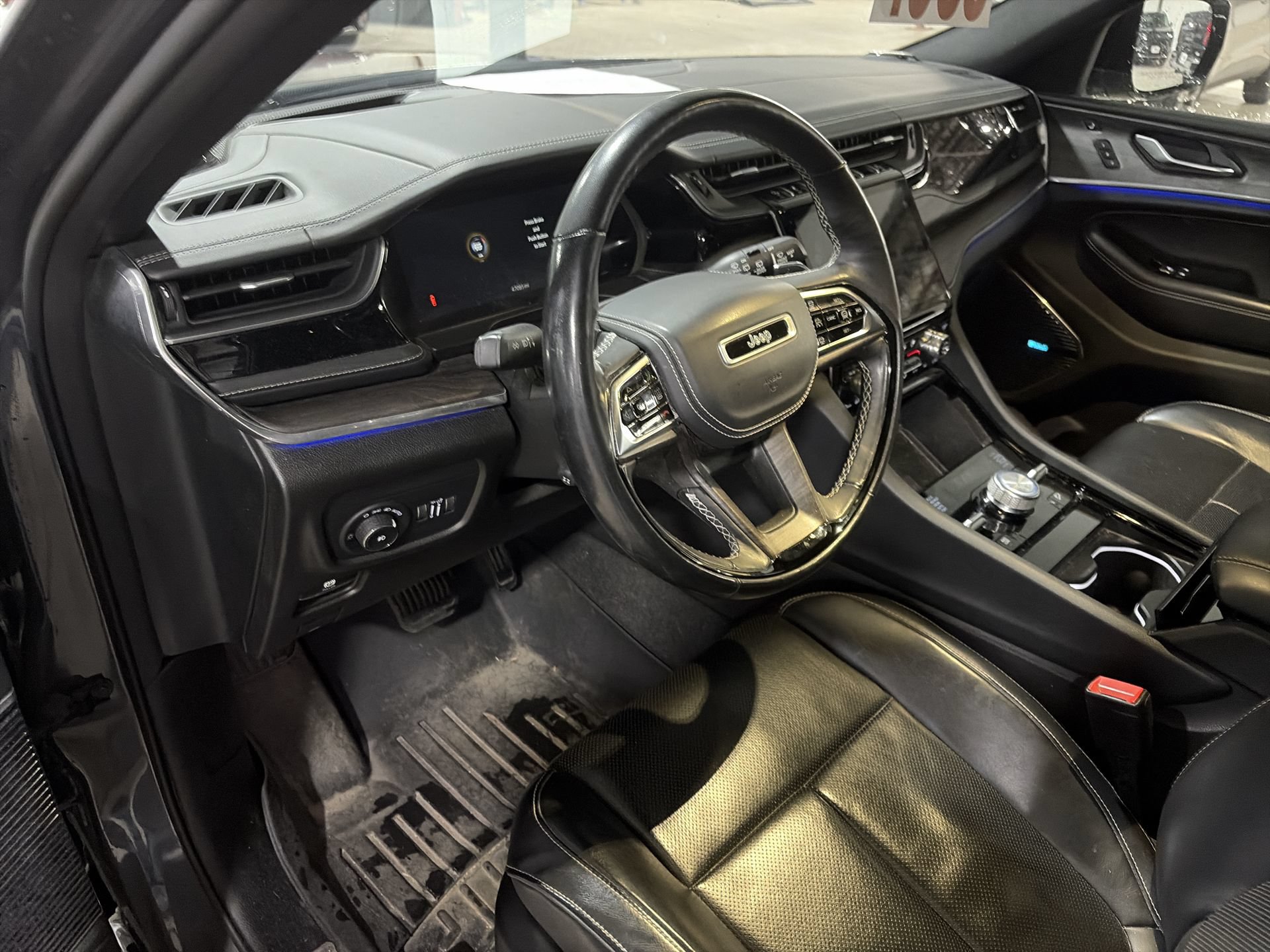 Used 2022 Jeep Grand Cherokee Overland w/ Adv Protech Group III AWD/4WD image 11