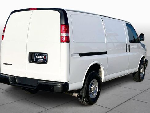 Used 2022 Chevrolet Express 2500 w/ Driver Convenience Package image 10