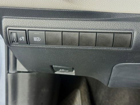Used 2021 Toyota Corolla LE FWD image 15