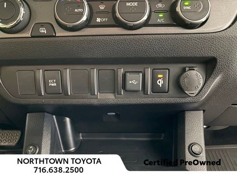 Used 2022 Toyota Tacoma TRD Sport image 14