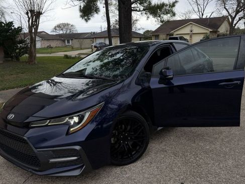 Used 2020 Toyota Corolla SE w/ SE Premium Package FWD image 4