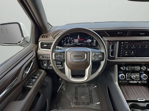 Used 2024 GMC Yukon XL Denali AWD/4WD image 24