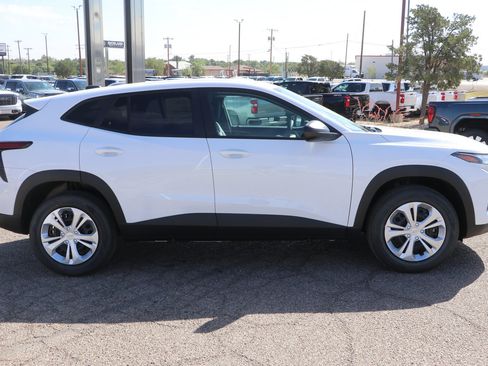 New 2026 Chevrolet Trax LS FWD image 8