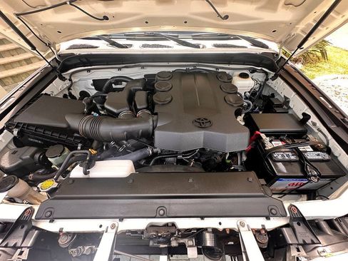 Used 2014 Toyota FJ Cruiser 4WD w/ Upgrade Package image 9