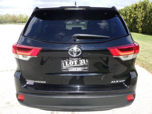 Used 2019 Toyota Highlander XLE image 6