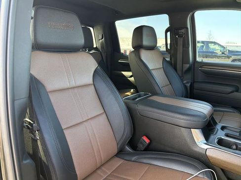 Used 2024 Chevrolet Silverado 1500 High Country w/ High Country Premium Package image 44