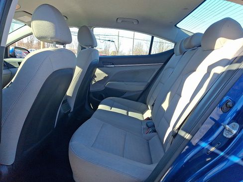 Used 2017 Hyundai Elantra SE image 10