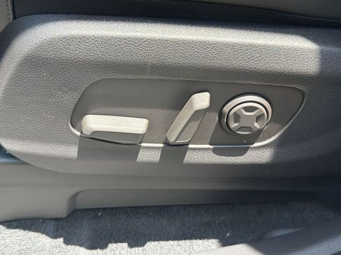 New 2026 Kia Carnival EX FWD image 28