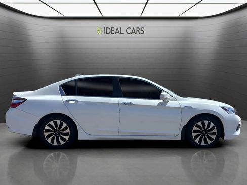 Used 2017 Honda Accord Touring image 4