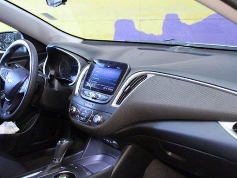 Used 2020 Chevrolet Malibu LS image 11