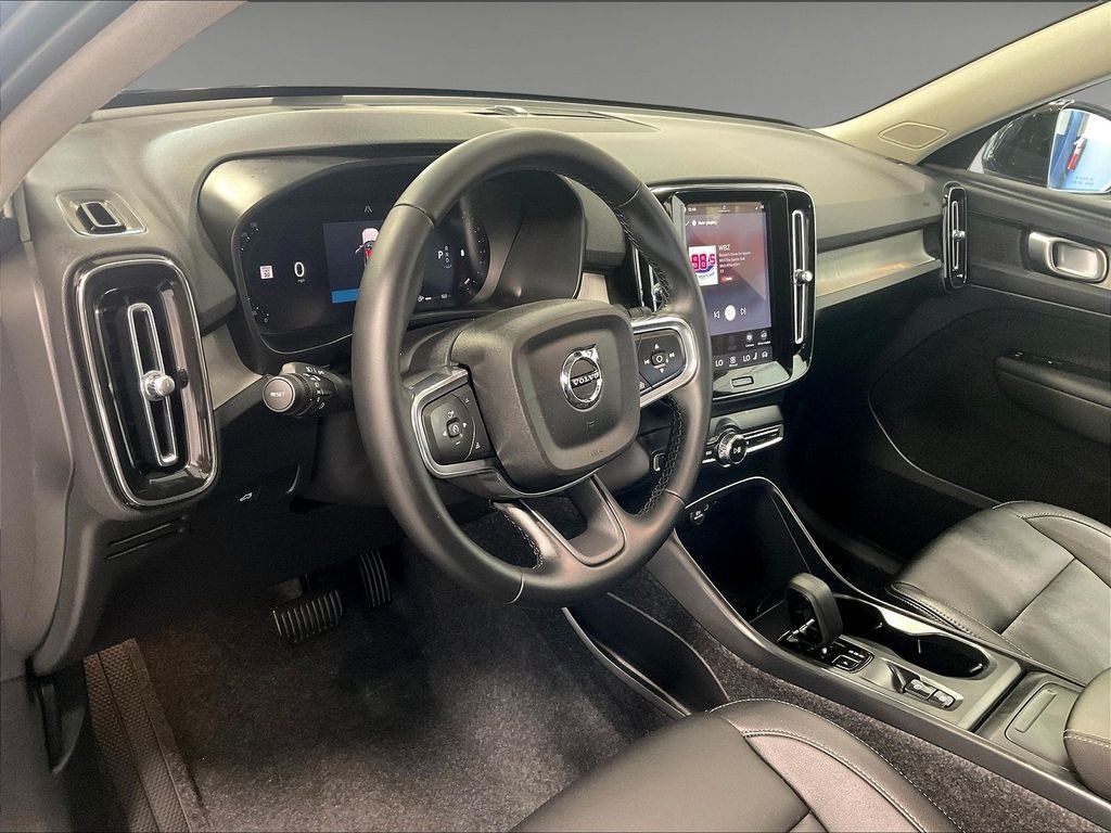 Used 2026 Volvo XC40 B5 Core AWD/4WD image 8