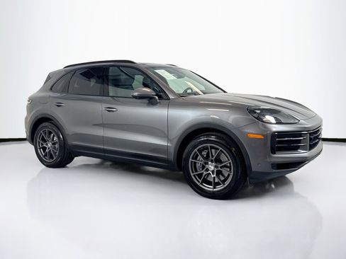 Used 2025 Porsche Cayenne image 7