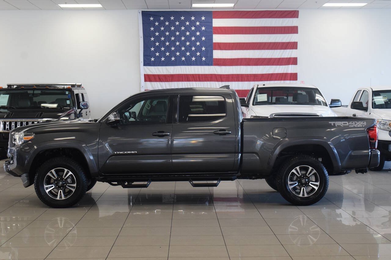 Used 2019 Toyota Tacoma TRD Sport w/ Technology Package AWD/4WD image 4