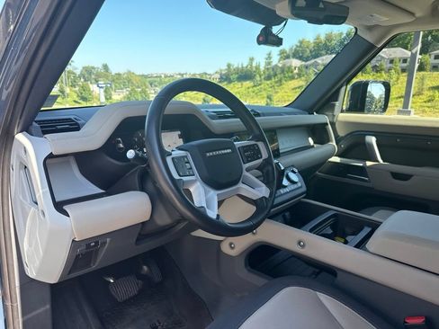 Used 2024 Land Rover Defender 110 X-Dynamic SE AWD/4WD image 11