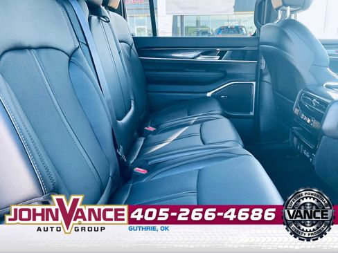 Used 2024 Jeep Wagoneer 4WD image 13