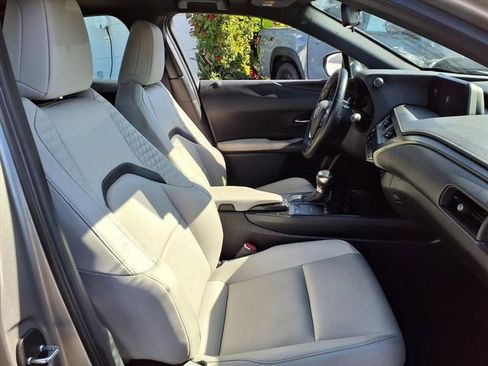 Used 2020 Lexus UX 200 image 24