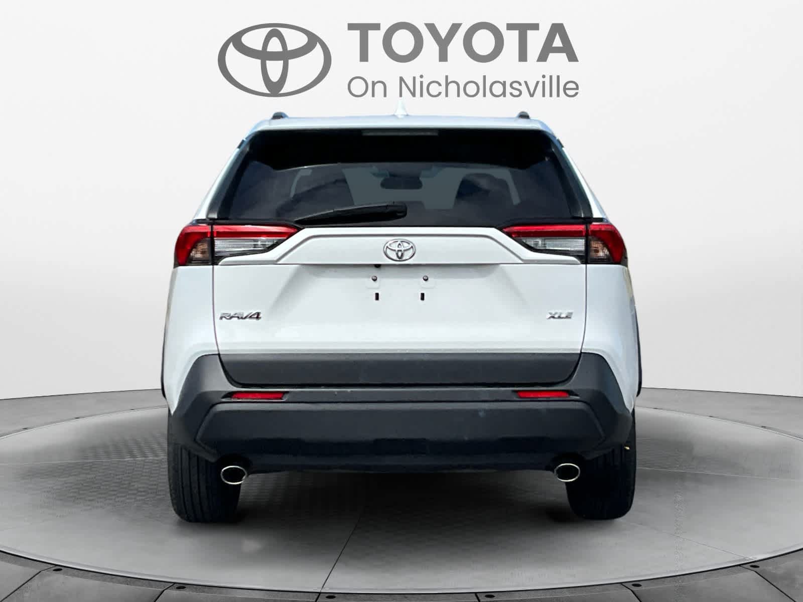 Used 2025 Toyota RAV4 XLE FWD image 4