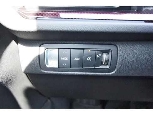 Used 2024 Chevrolet Traverse Z71 AWD/4WD image 21