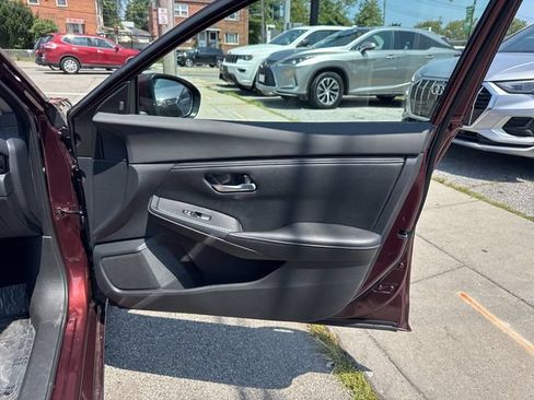 Used 2022 Nissan Sentra SV FWD image 12
