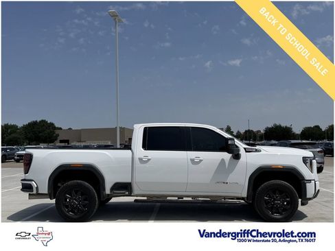 Used 2025 GMC Sierra 2500 AT4 AWD/4WD image 3