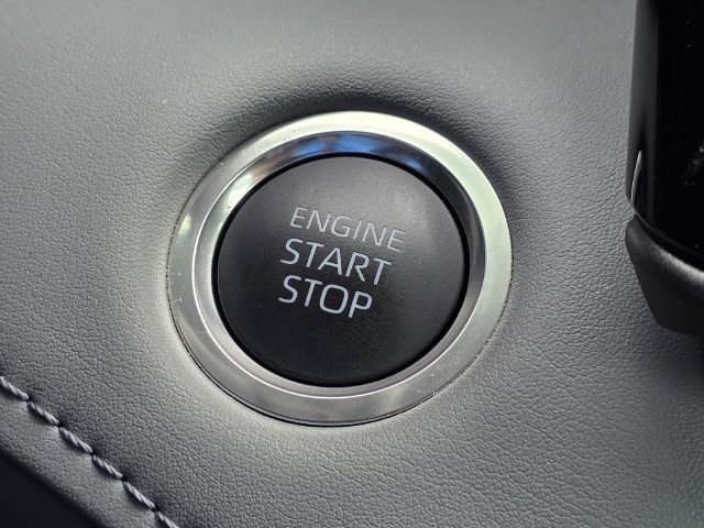 Used 2025 Toyota Highlander XLE FWD image 22
