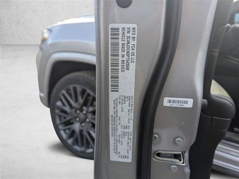 Used 2023 Jeep Compass Limited image 13