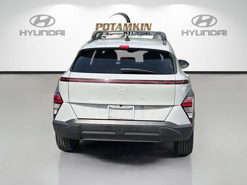 Used 2024 Hyundai Kona SEL w/ Convenience Package FWD image 6