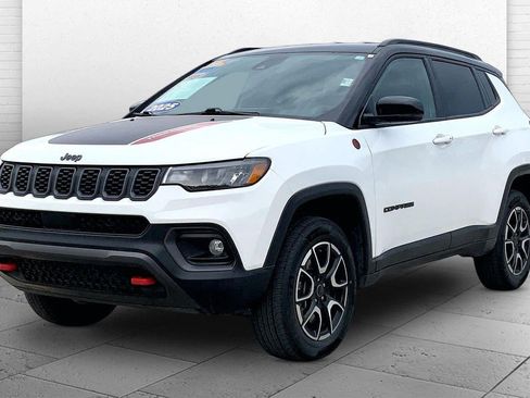 Used 2025 Jeep Compass Trailhawk AWD/4WD image 12