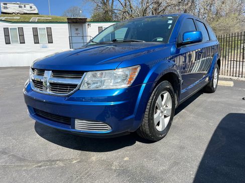 Used 2009 Dodge Journey SXT w/ Flexible Seating Group image 1