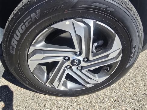 Used 2023 Hyundai Santa Fe SEL w/ Premium Package image 9