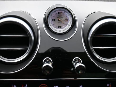 Used 2020 Bentley Bentayga image 14