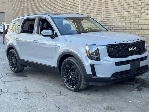 Used 2022 Kia Telluride EX w/ EX Premium Package image 4